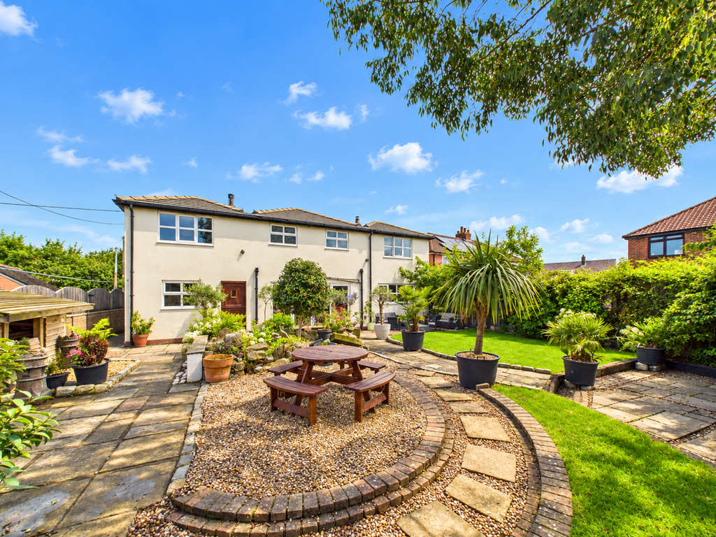 Property photo 2 of 40 Rear Garden