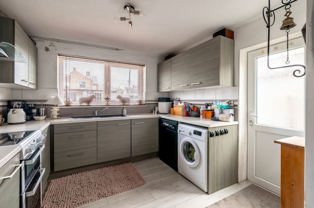 Property photo 2 of 20