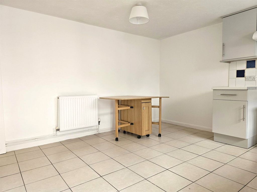 Property photo 3 of 10 Kitchen/Diner