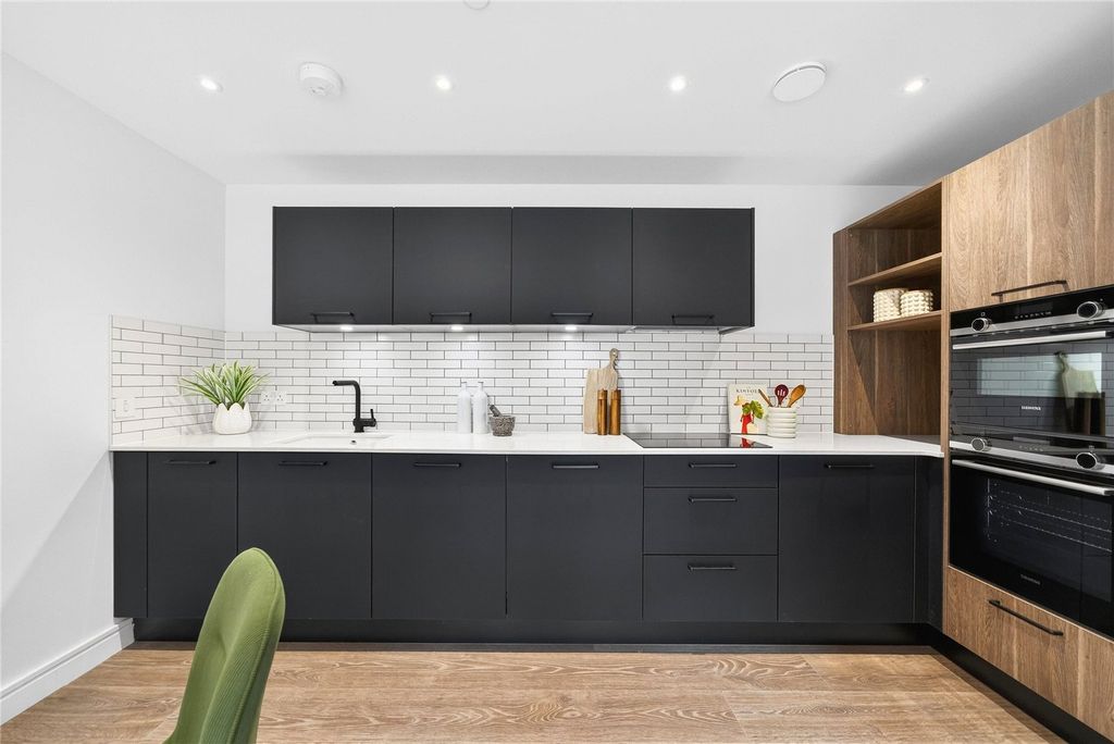 Property photo 2 of 9 Living/Kitchen