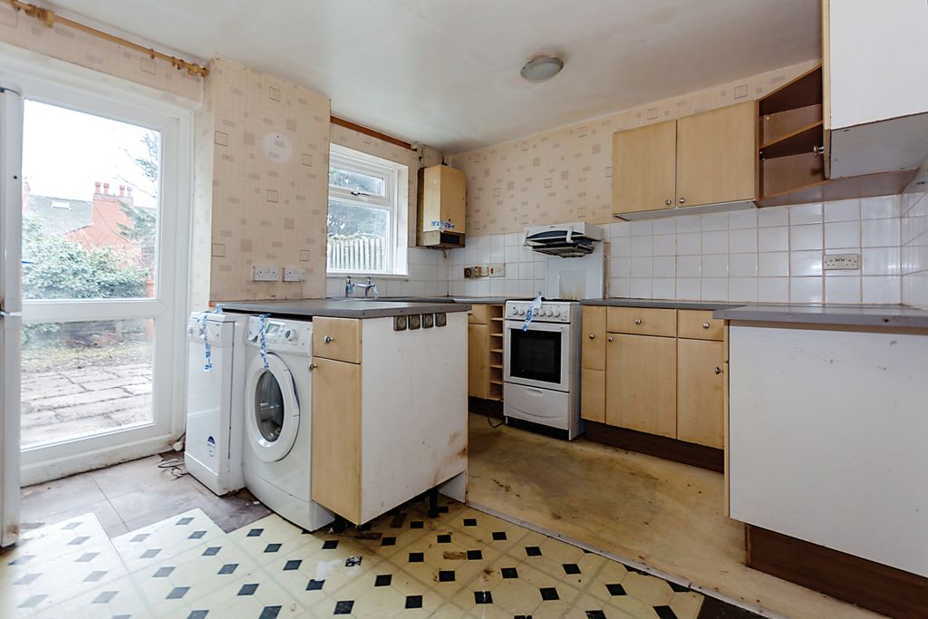 Property photo 3 of 14 Kitchen