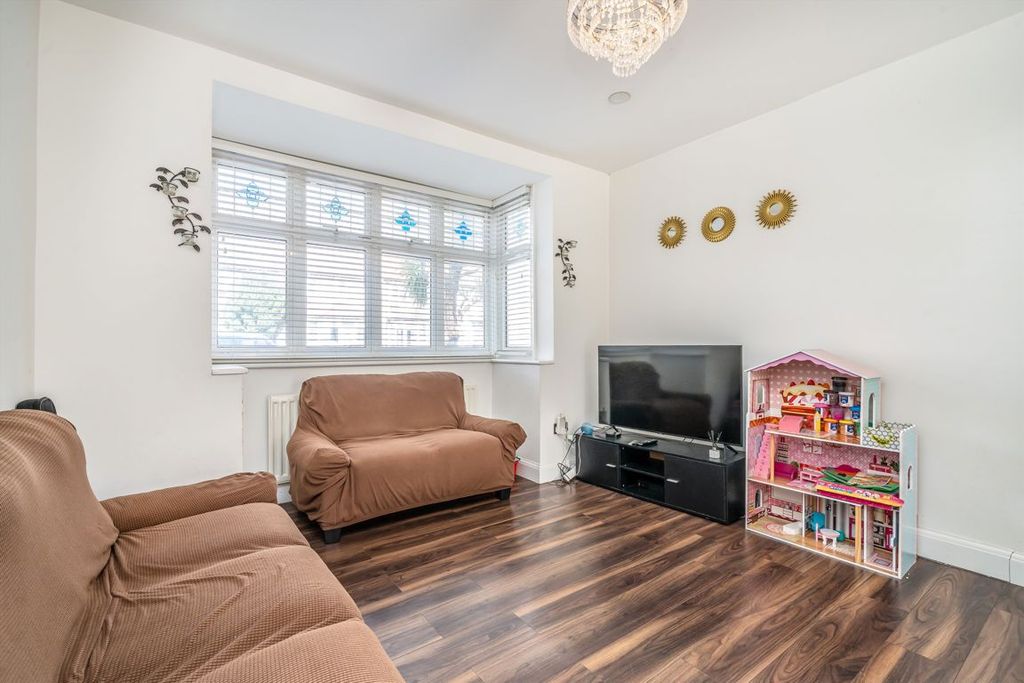 Property photo 3 of 7