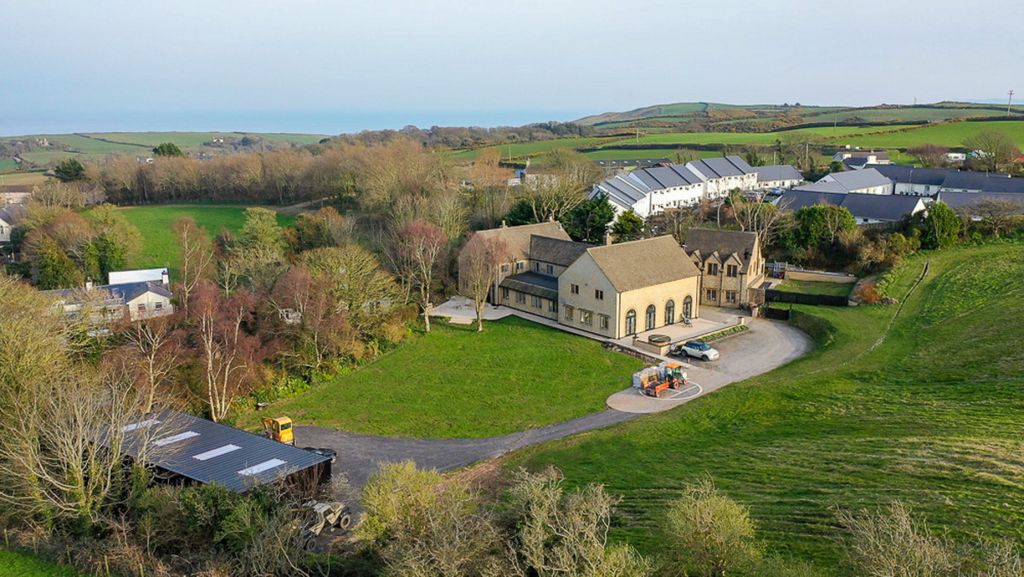 Property photo 1 of 50