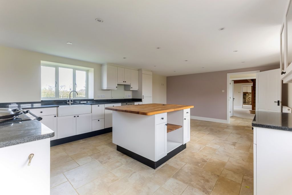 Property photo 3 of 24