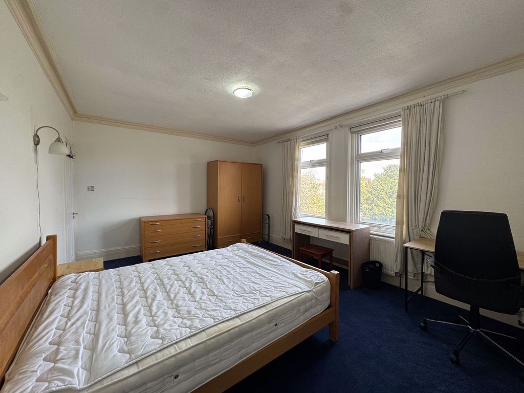 Property photo 2 of 12 Bedroom