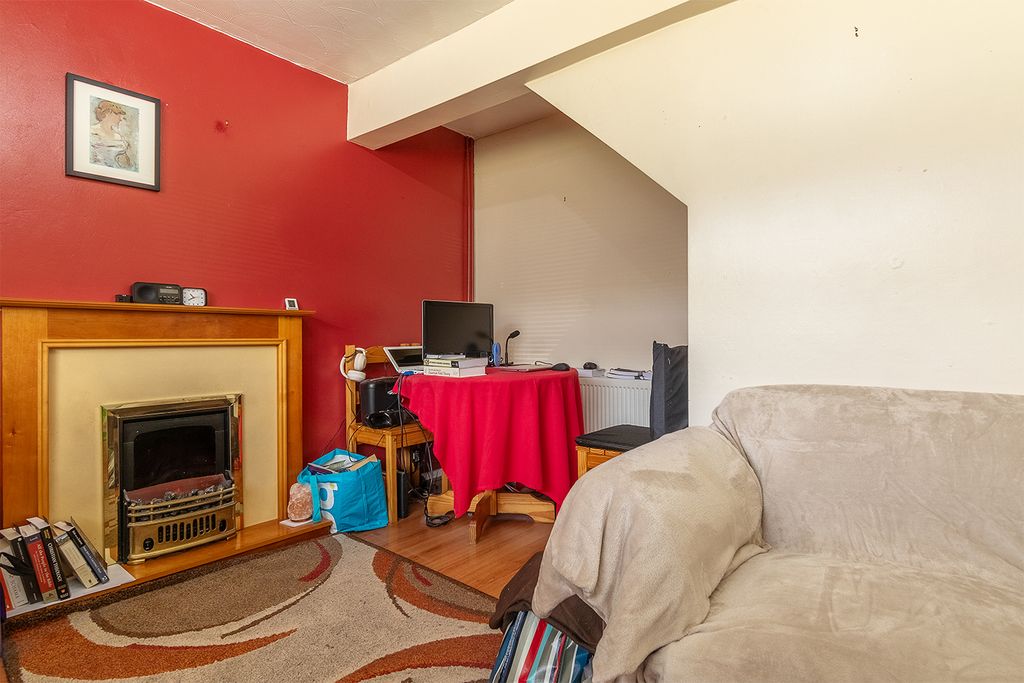 Property photo 2 of 34
