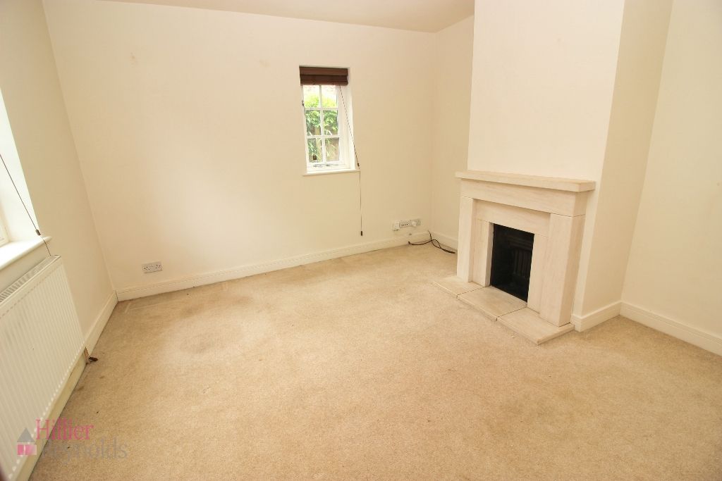 Property photo 3 of 17 Lounge