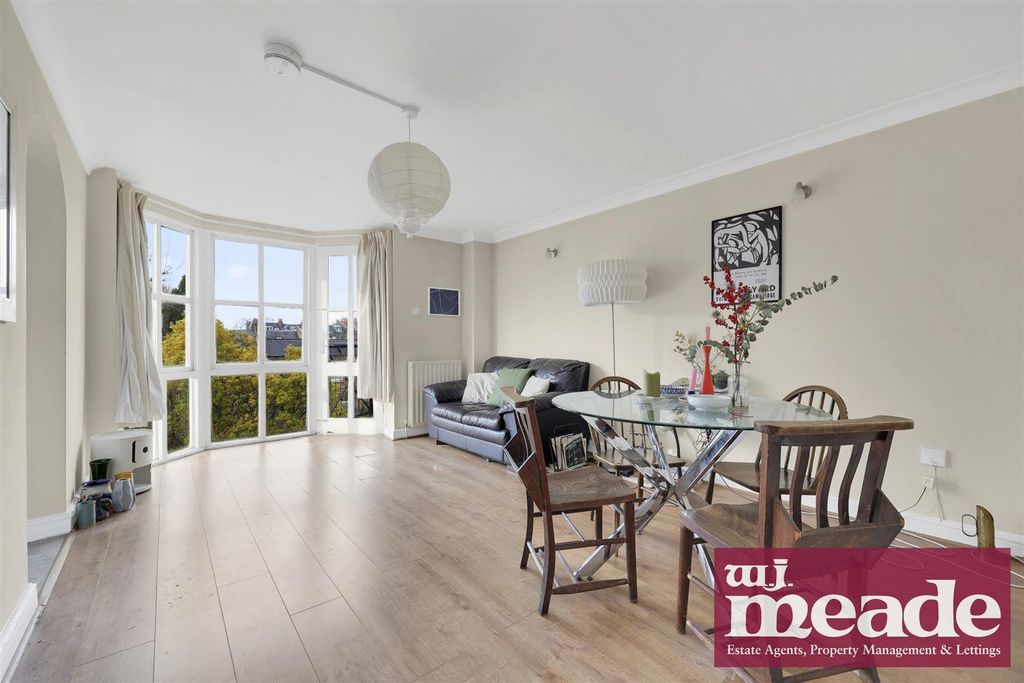 Property photo 2 of 8 Reception