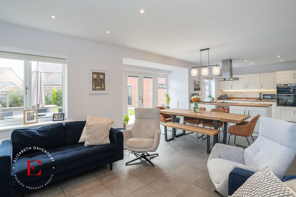 Property photo 2 of 33