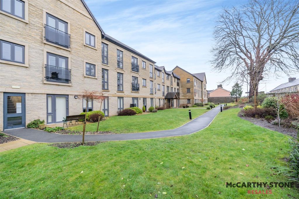 Property photo 1 of 28 8583526-Exterior01.Jpg