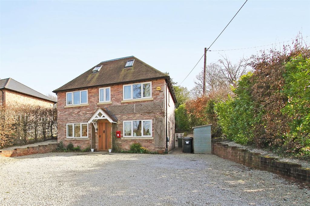 Property photo 1 of 12 Treetops Chilbolton Ph10.Jpg