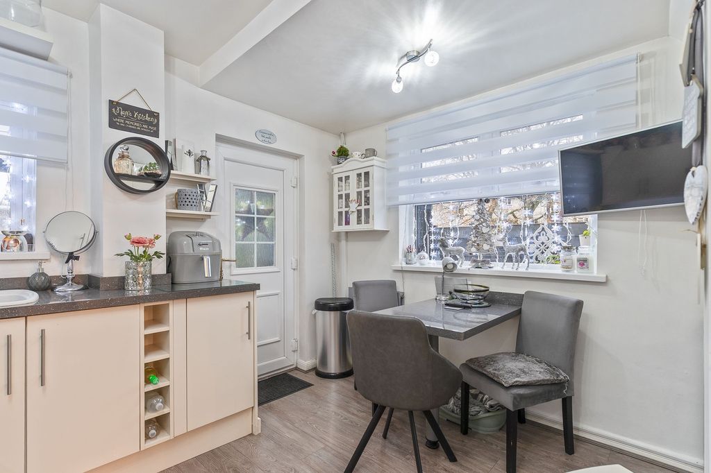 Property photo 3 of 24