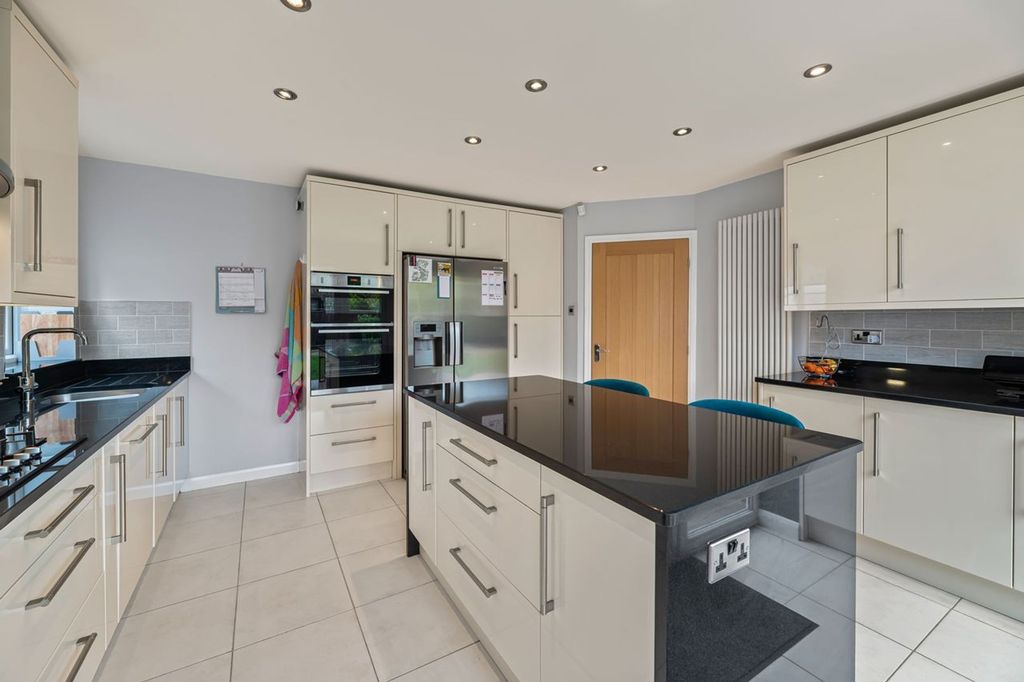 Property photo 2 of 17 Kitchen