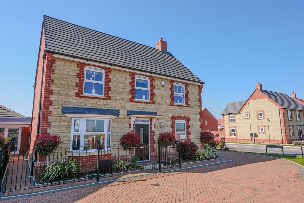 Property photo 1 of 22 Approach