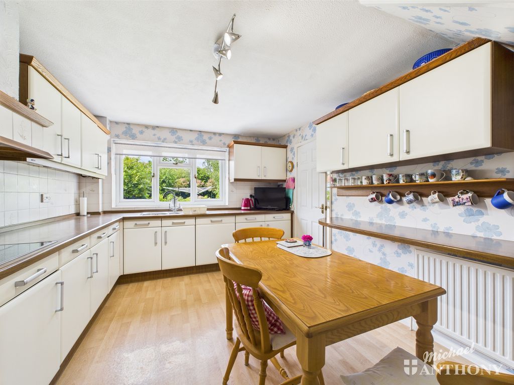 Property photo 3 of 23 Cam02773G0-Pr0304-Still017