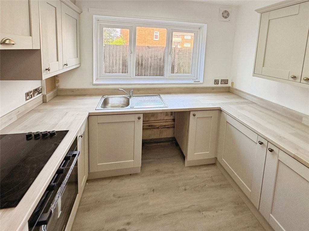 Property photo 2 of 5 Kitchen