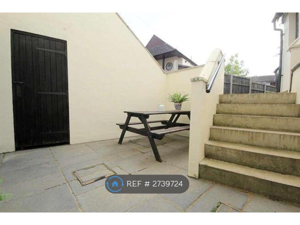 Property photo 3 of 9 Private Garden