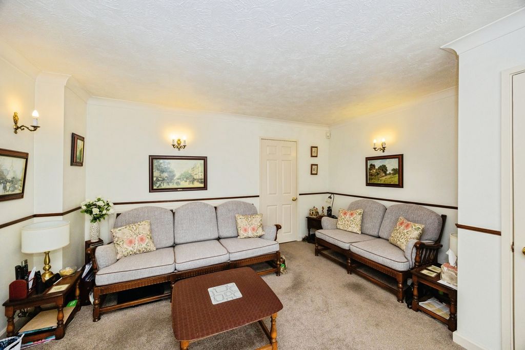 Property photo 3 of 17 Photo