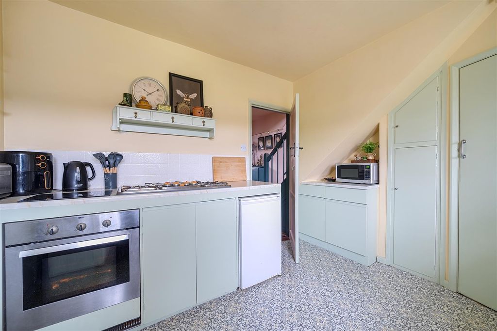 Property photo 3 of 22 1408745-7-6989Be10A661F.Jpg