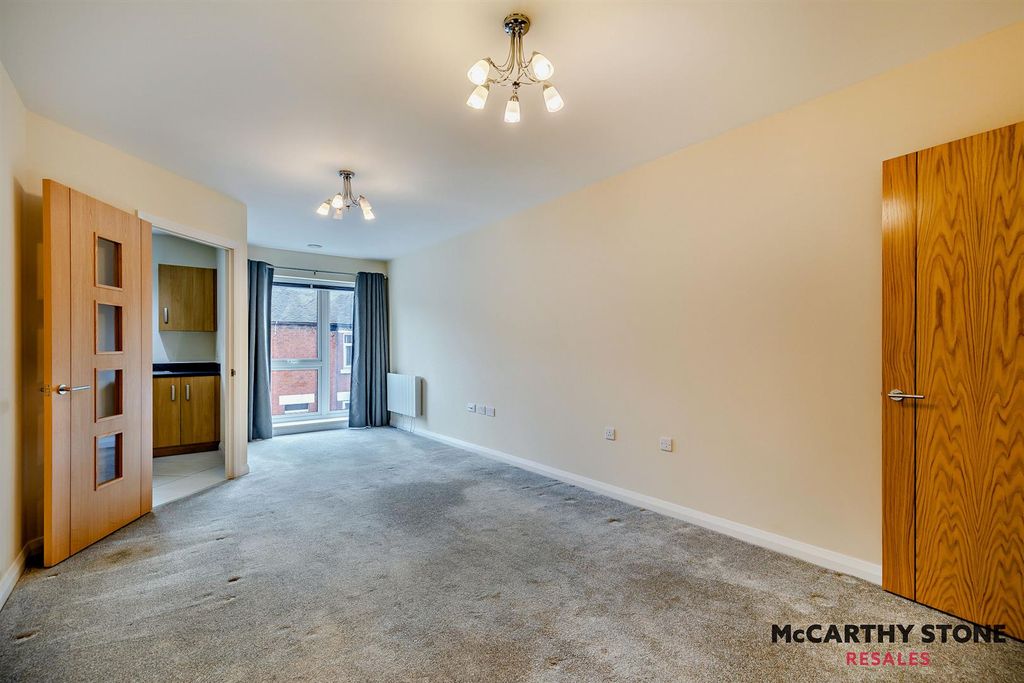 Property photo 2 of 30 Lounge