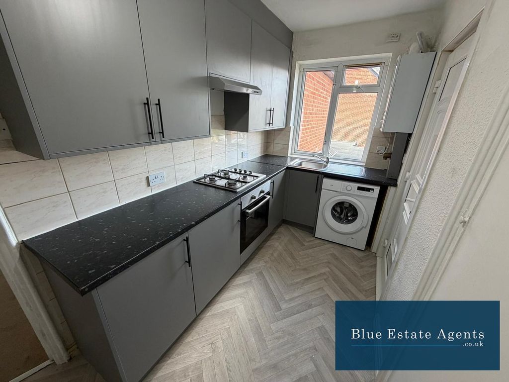 Property photo 1 of 11 Kitchen