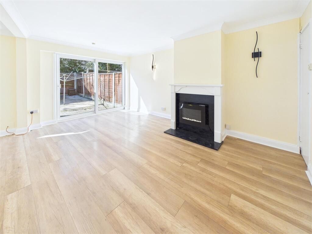 Property photo 3 of 11