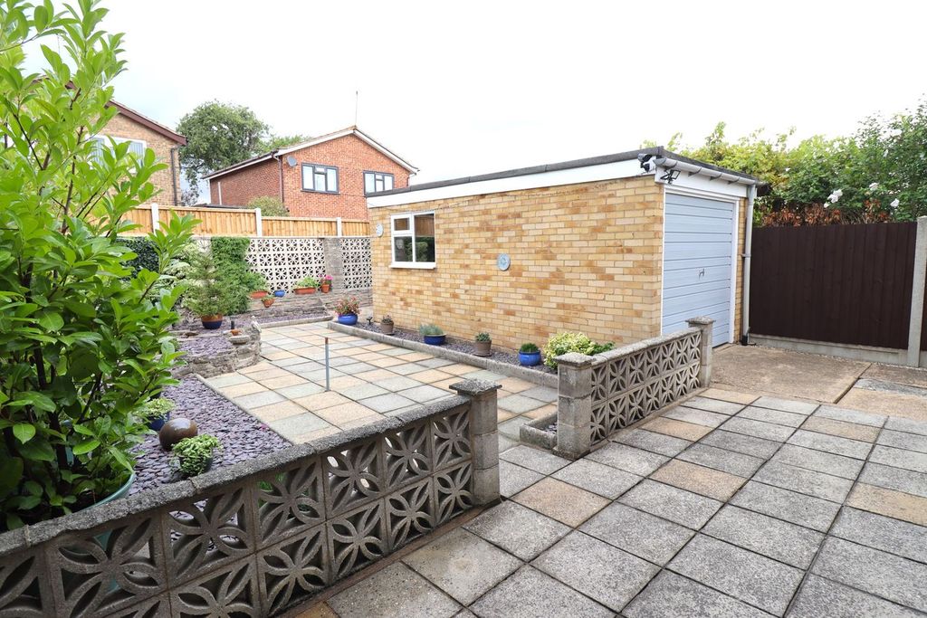 Property photo 2 of 25