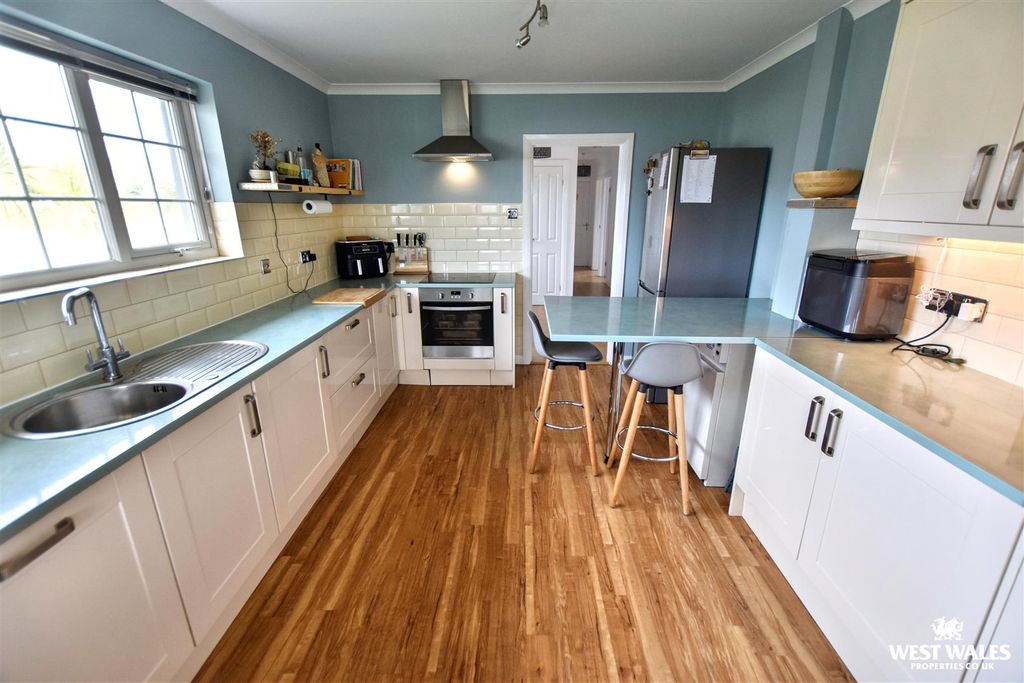 Property photo 3 of 20 18 (2).Jpg