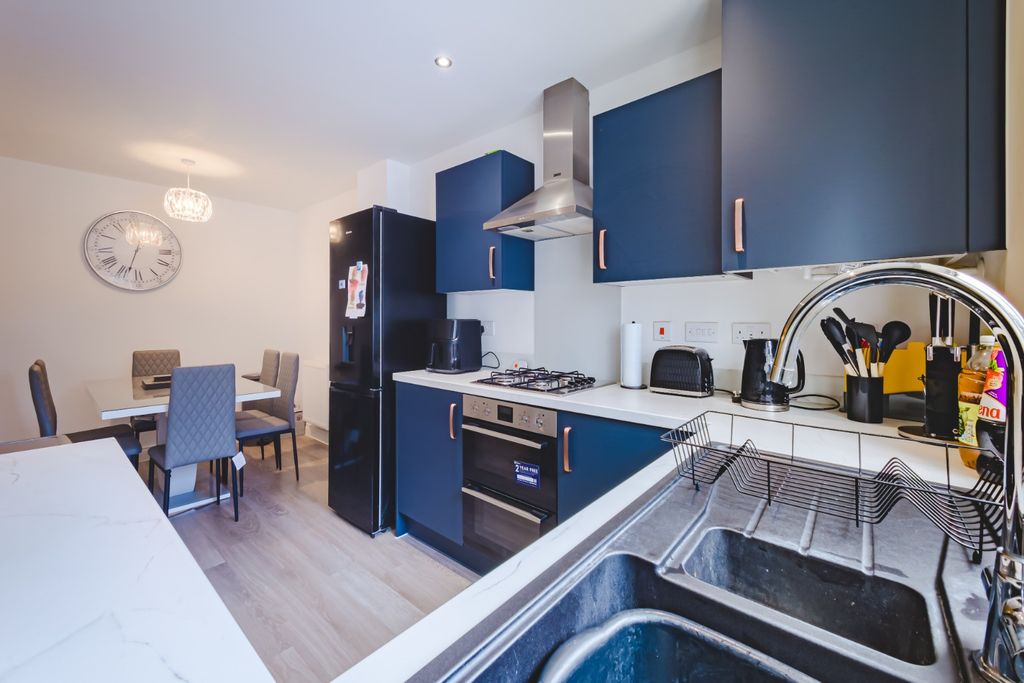 Property photo 2 of 18 4679242