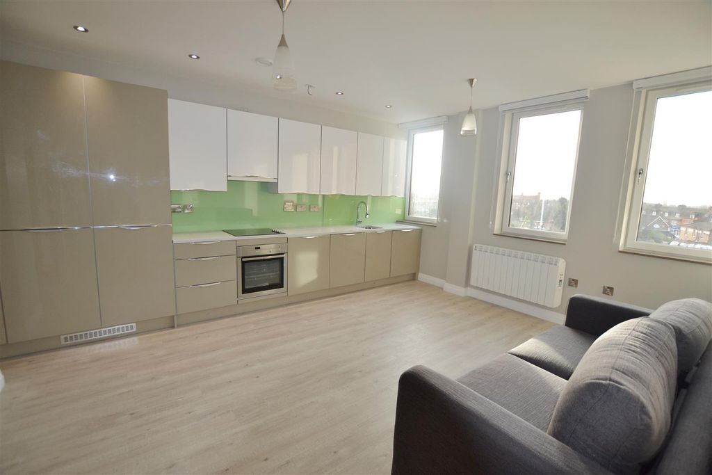 Property photo 1 of 6