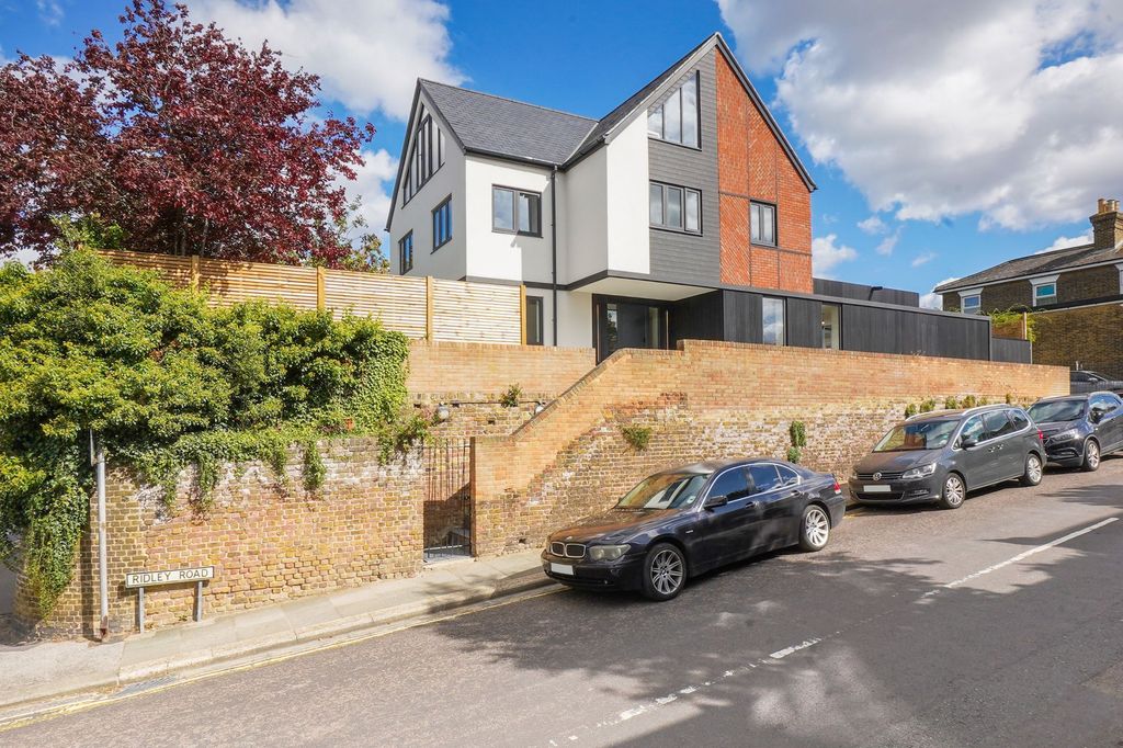 Property photo 1 of 51