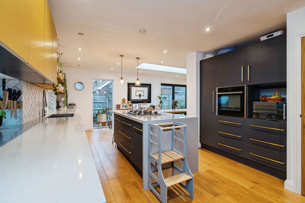 Property photo 3 of 22 Pbox-Img.Jpg