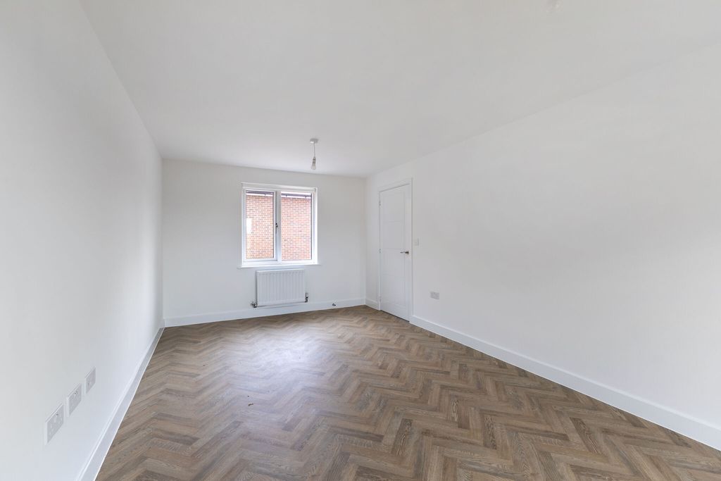 Property photo 3 of 11 Photo