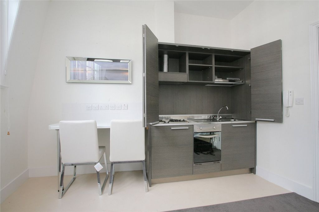 Property photo 3 of 5 Studio Room