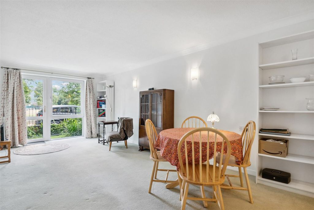 Property photo 2 of 15 Homecross House, W4 - For Sale