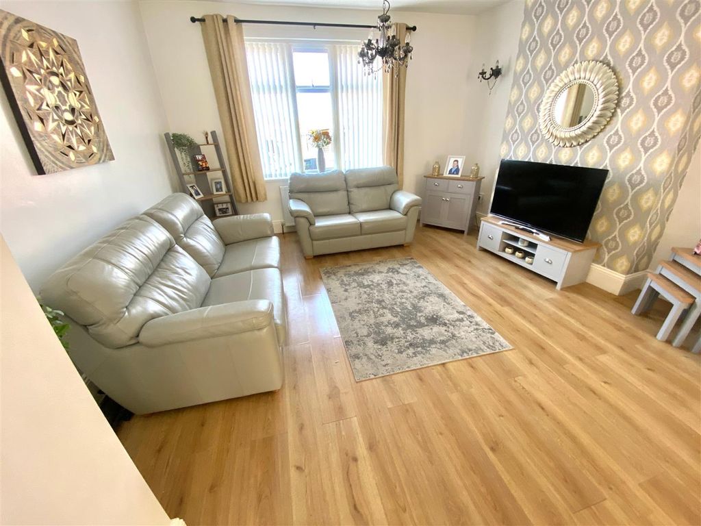 Property photo 2 of 18 20260526_114505195_Ios1 Primrose Street.Jpg