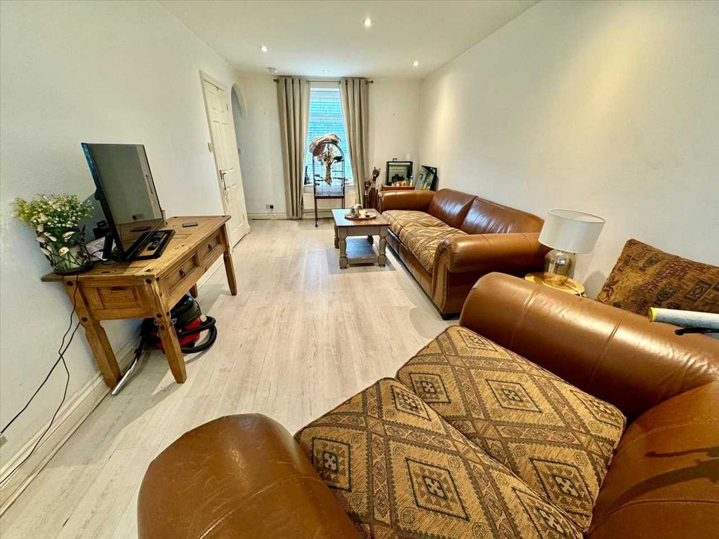 Property photo 2 of 12 Lounge Image 2