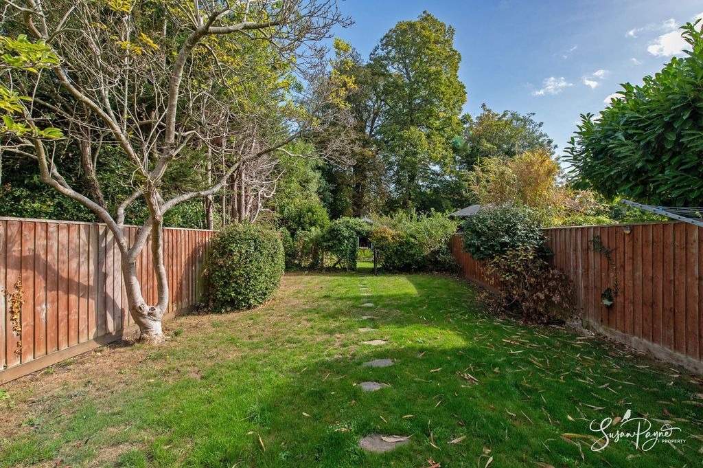 Property photo 2 of 33 Garden