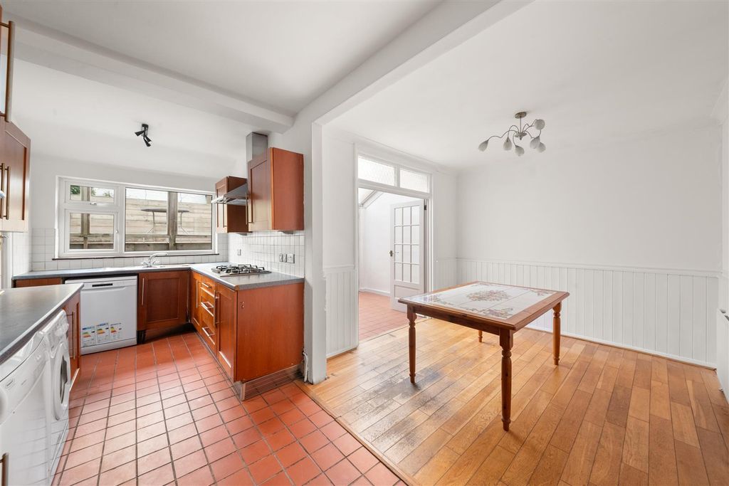 Property photo 3 of 17