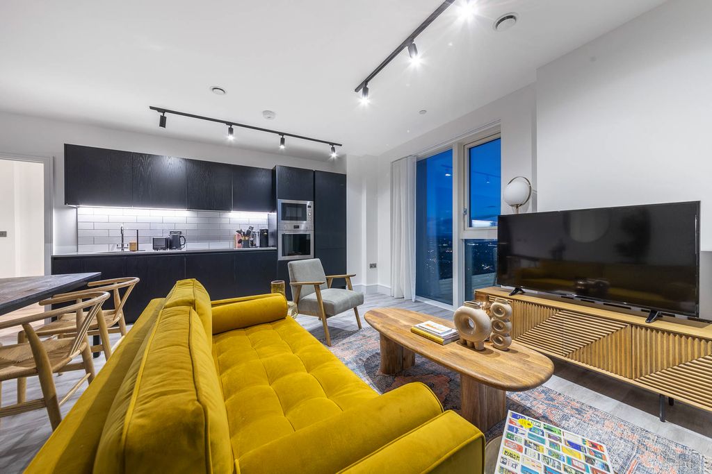 Property photo 1 of 28