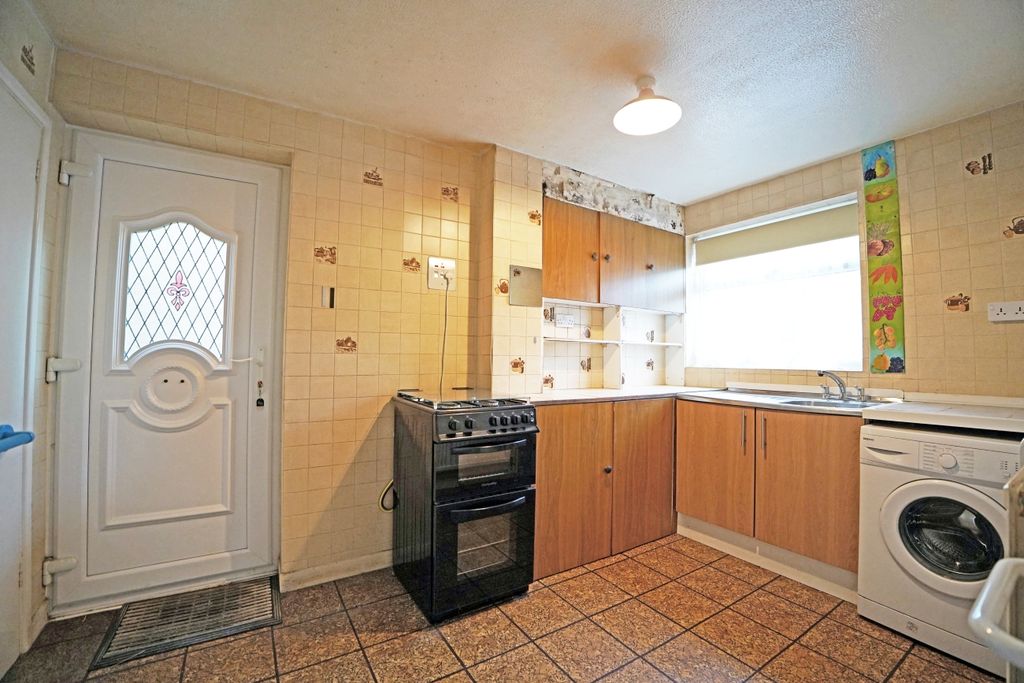 Property photo 3 of 15 Kitchen
