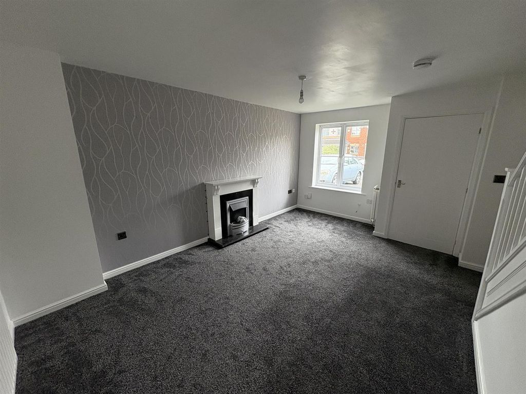 Property photo 2 of 12 Lounge
