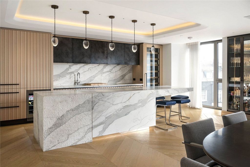 Property photo 2 of 12 Kitchen