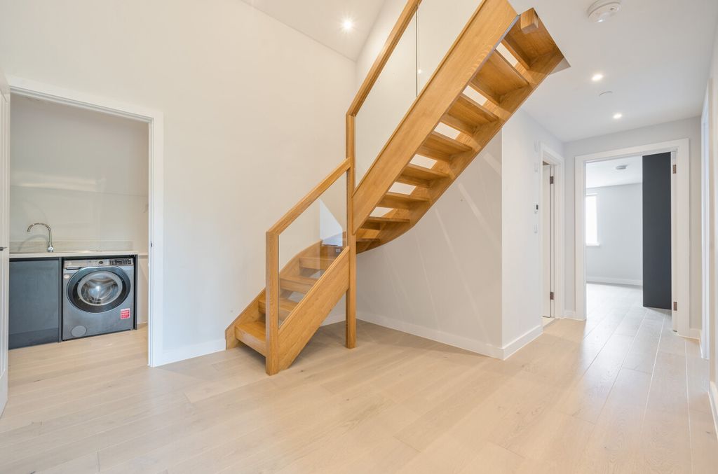 Property photo 3 of 21 1315346-6-685Aade...