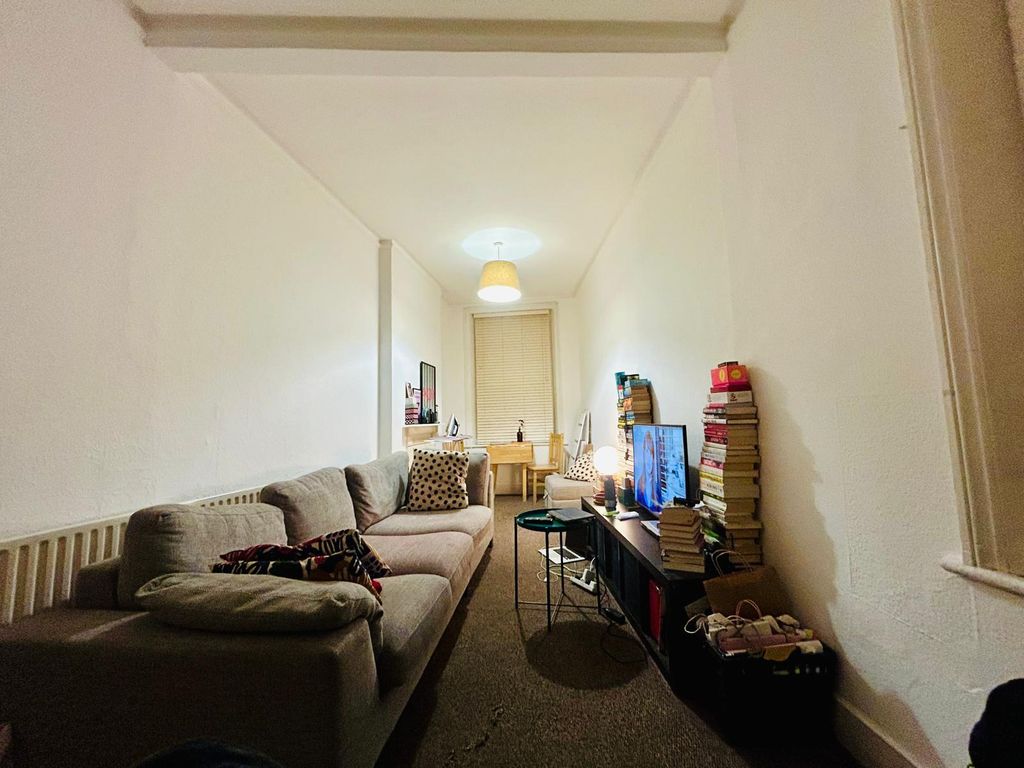 Property photo 1 of 5 Stoke Newington High Street 1 Bedroom Flat - N16