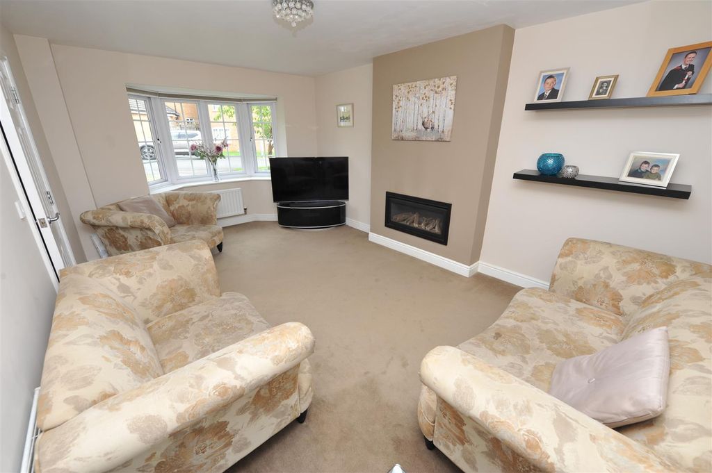 Property photo 2 of 31