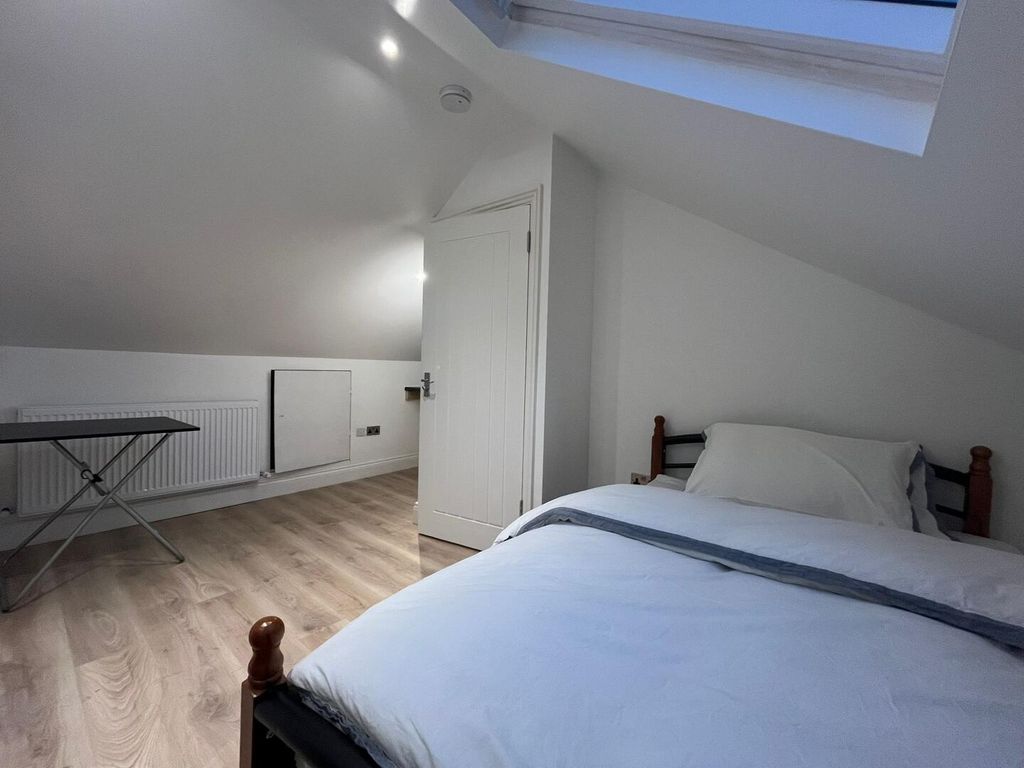 Property photo 3 of 10 Loft