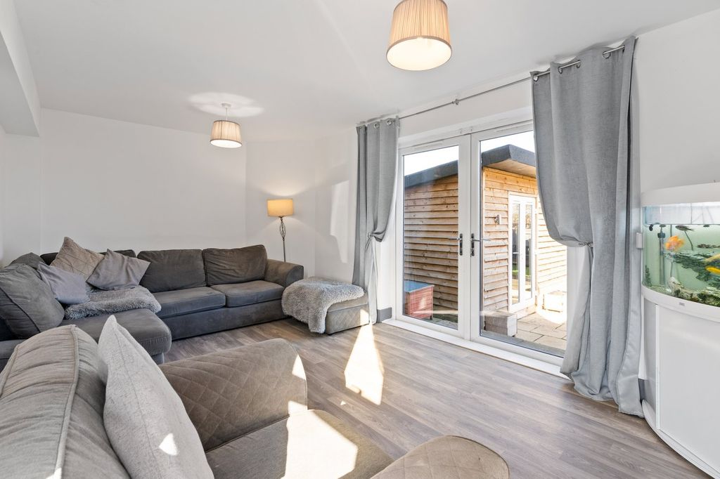 Property photo 2 of 30