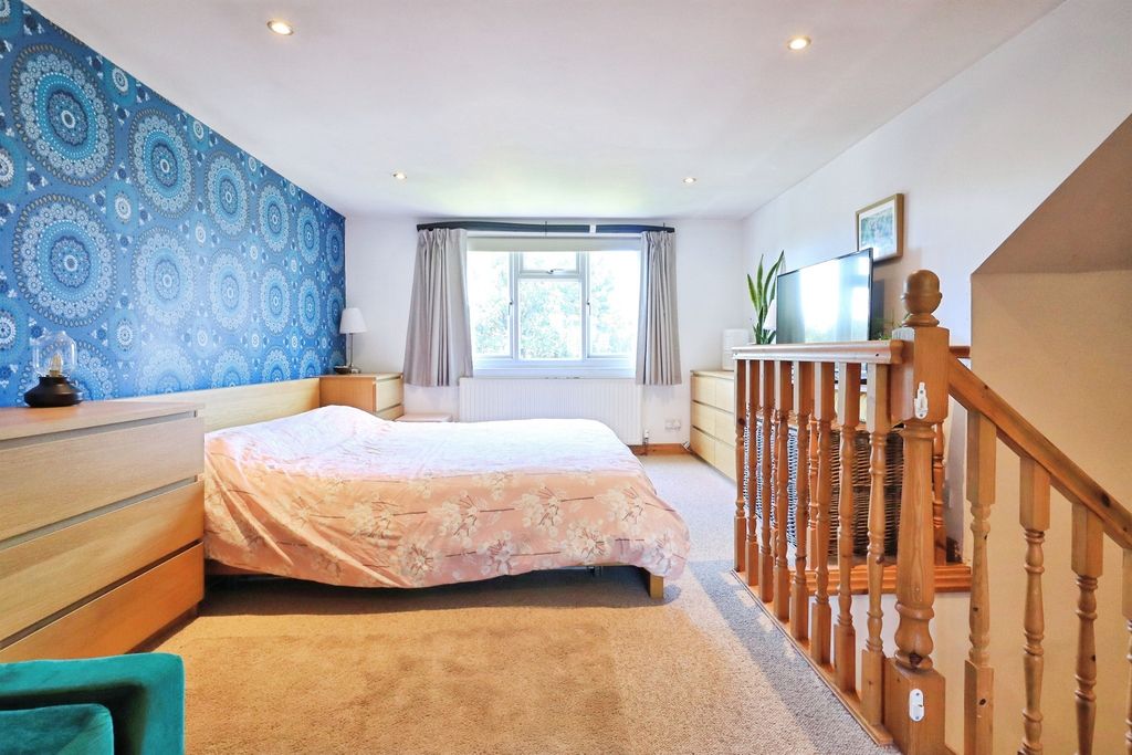 Property photo 3 of 24