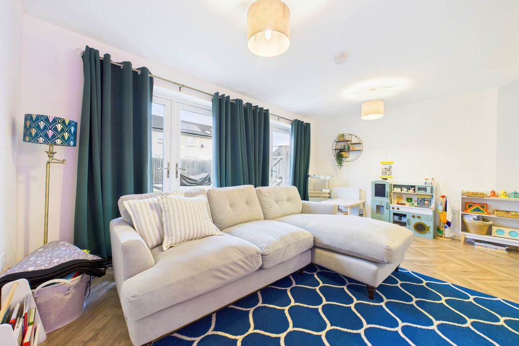 Property photo 3 of 21